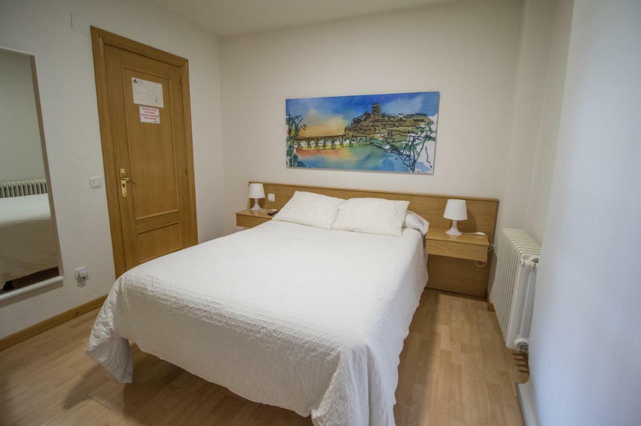 Pension Oasis Замора Екстериор снимка
