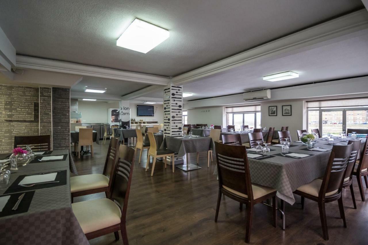 Pension Oasis Замора Екстериор снимка